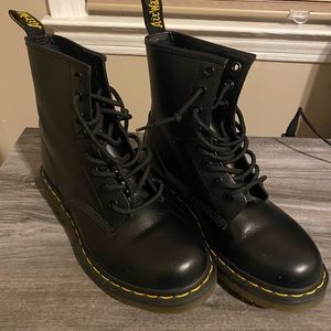 Size 7 dr marten nwob